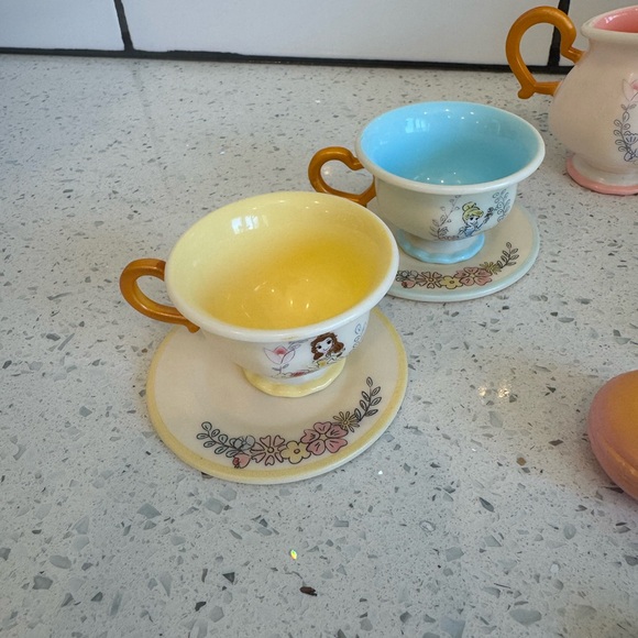 Disney Princesses Tea Set - Picture 2 of 10